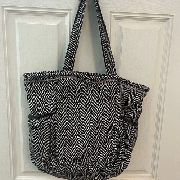 Thirty-One Black and White Chevron Tote - Picture 3 of 11